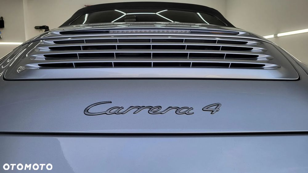 Porsche 911 Carrera 4 - 34