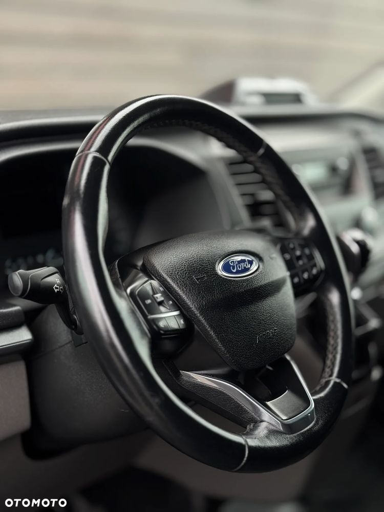 Ford CUSTOM - 23