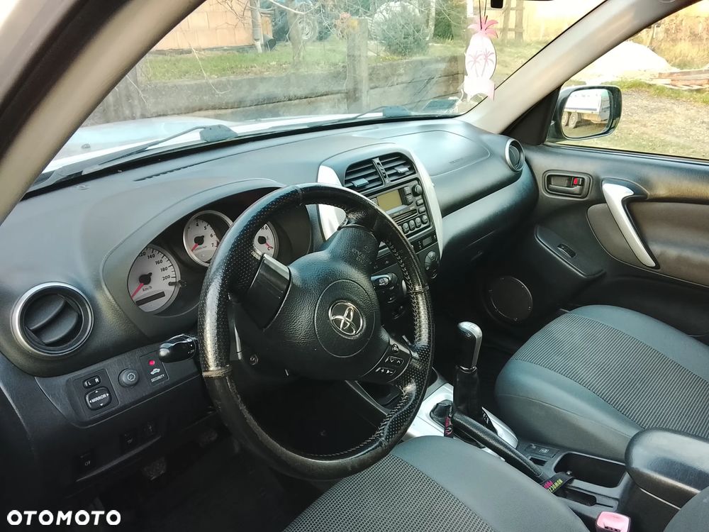 Toyota RAV4 D-4D 4x4 - 5