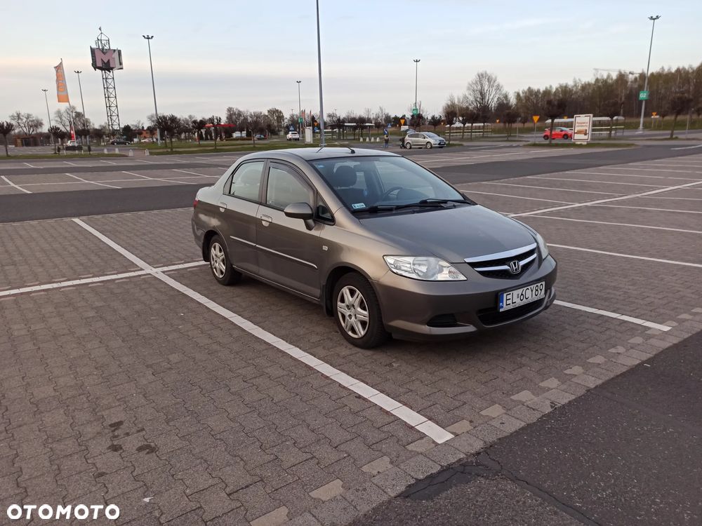 Honda City 1.4 Comfort - 31