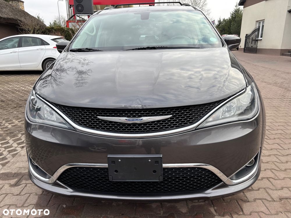 Chrysler Pacifica - 3