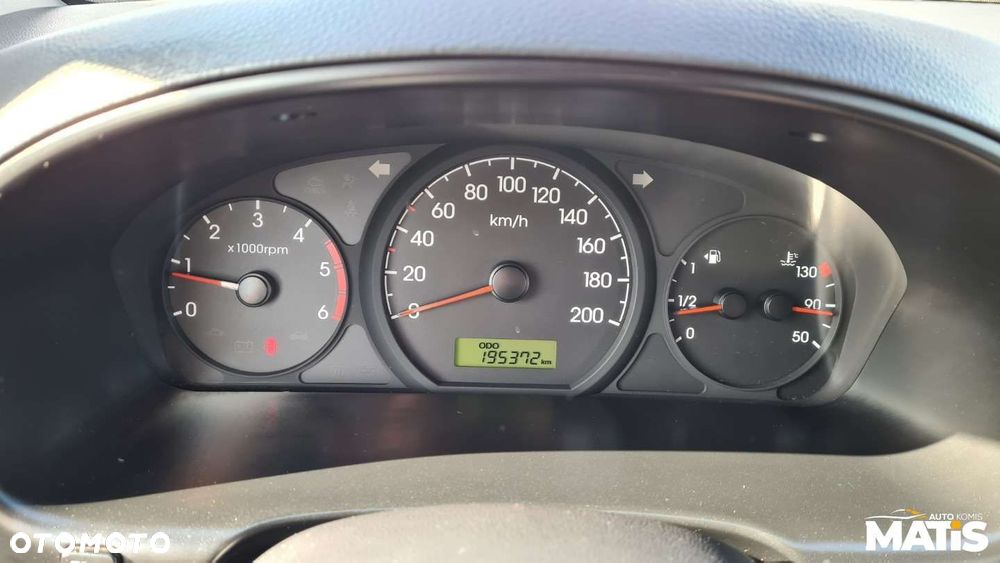 Hyundai H-1 Starex - 5