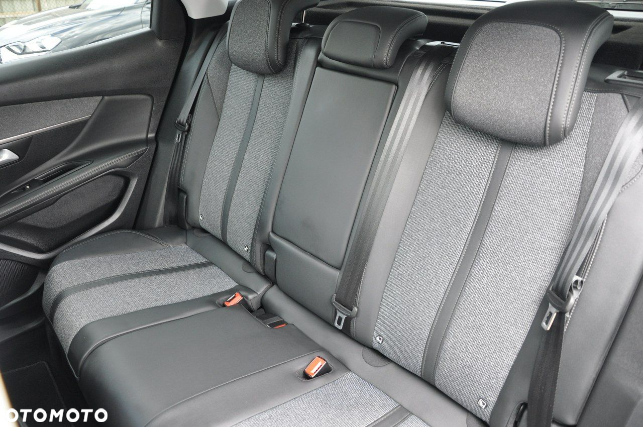 Peugeot 3008 1.2 PureTech Allure Pack S&S EAT8 - 19