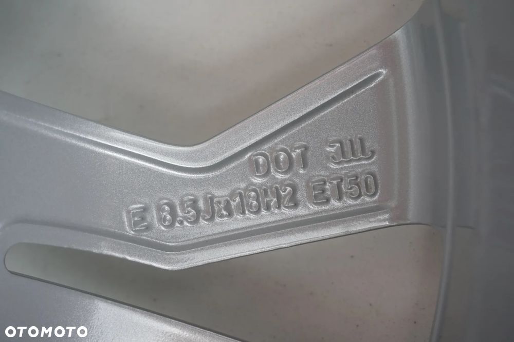 Audi 5x112 18 8,5J et50 8S0601025AN - 5