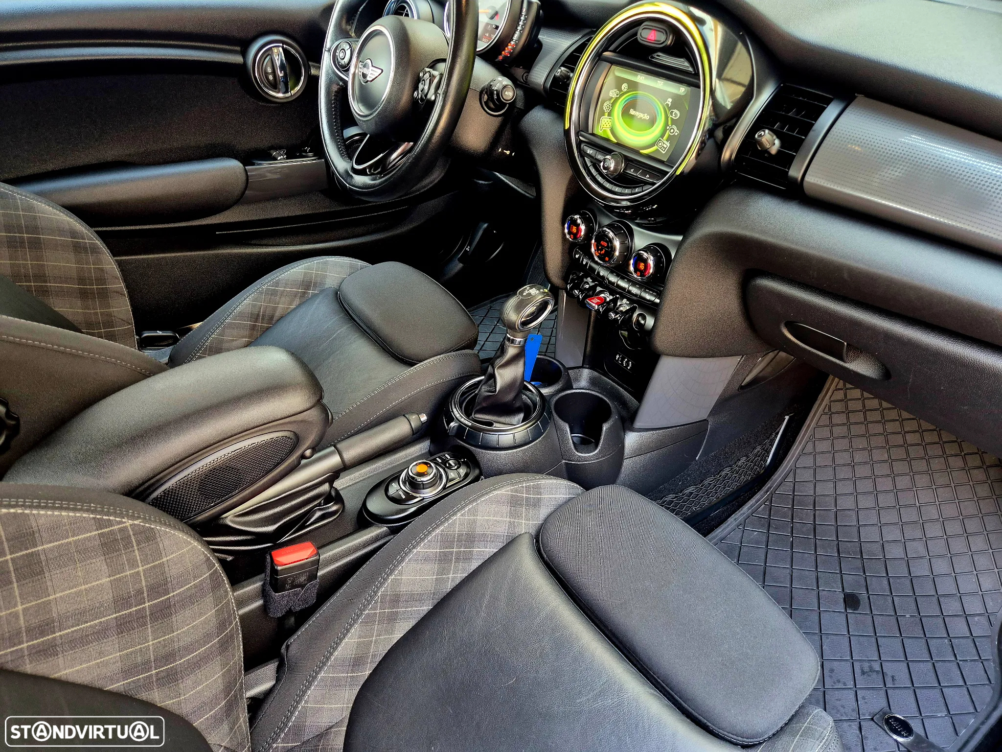 MINI 3 Portas Cooper Auto - 29
