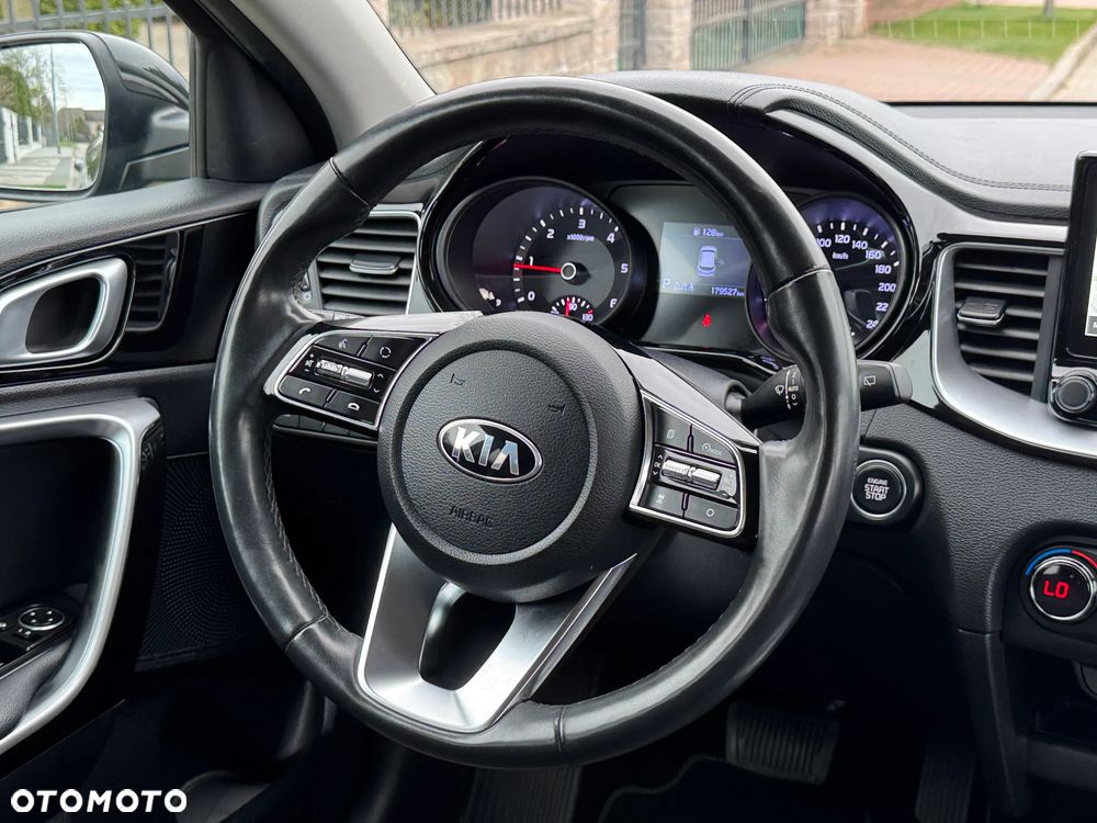 Kia Ceed 1.6 CRDi Eco-Dynamics+ (48V Mild-Hybrid) DCT7 Vision - 24