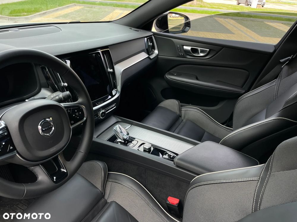 Volvo S60 B5 B R-Design - 12