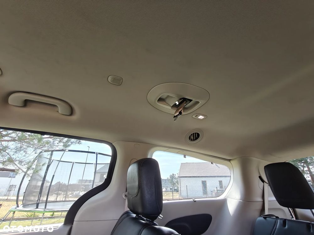 Chrysler Pacifica - 15