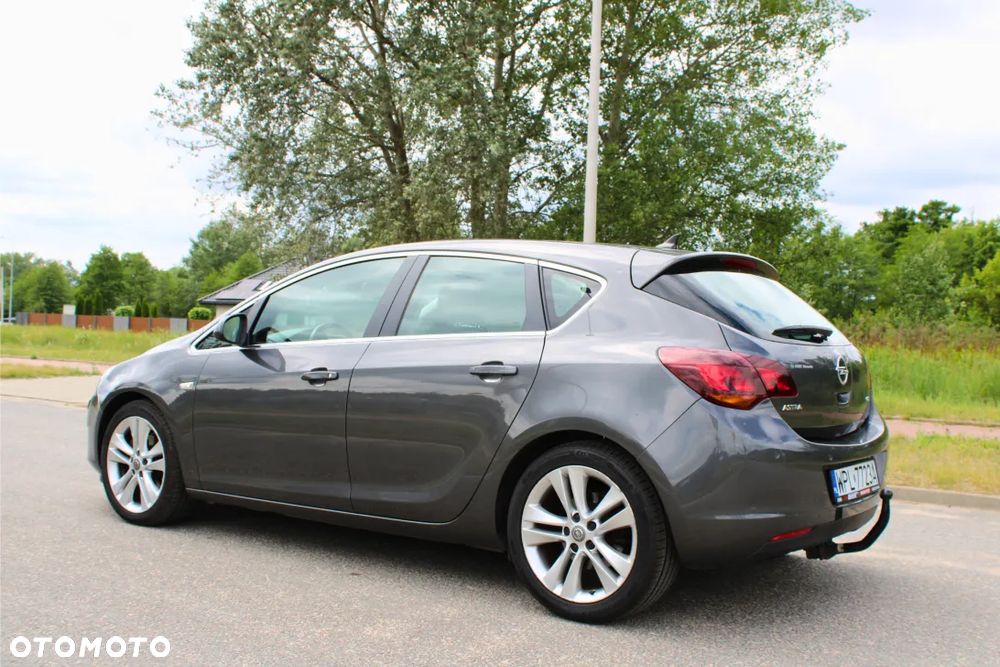 Opel Astra 1.7 CDTI DPF Cosmo - 9