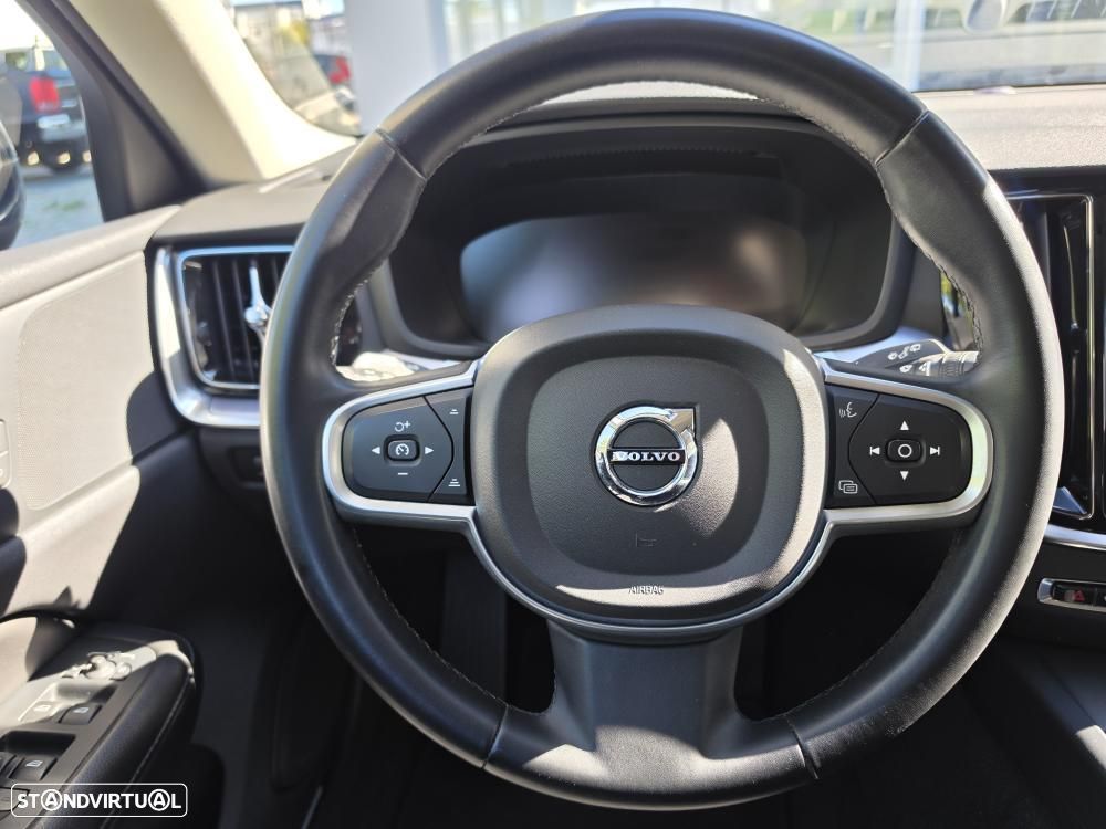 Volvo V60 2.0 B4 Momentum Geartronic — fotografia 8