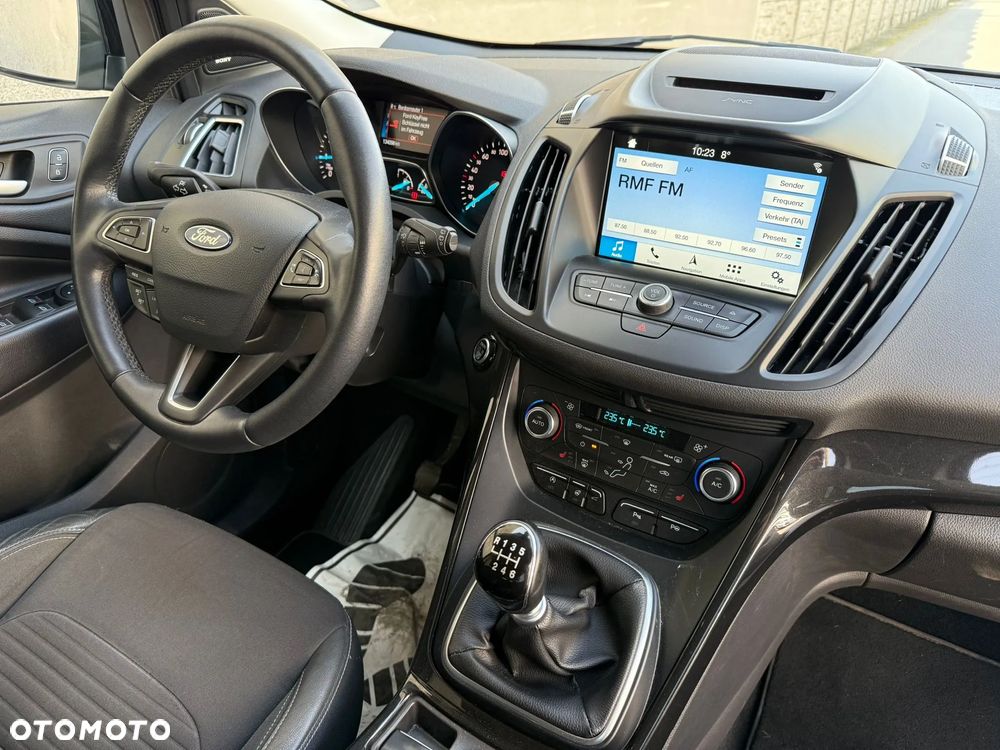 Ford Kuga 1.5 EcoBoost 2x4 Titanium - 4