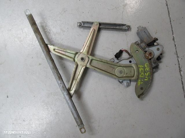 ELEVADOR TRASEIRO DIREITO KIA CARENS 1.8 G /TB - 1