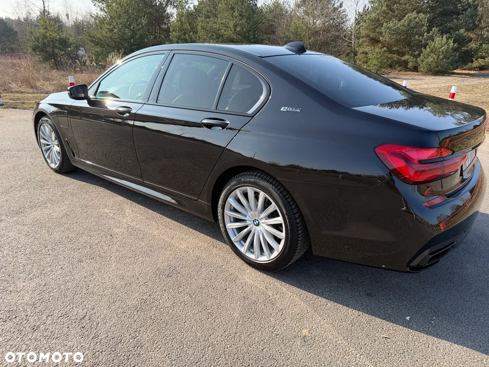 BMW Seria 7 740e iPerformance - 2