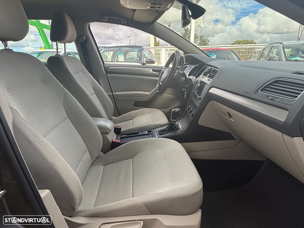 VW Golf Variant 1.6 TDi Confortline DSG - 24