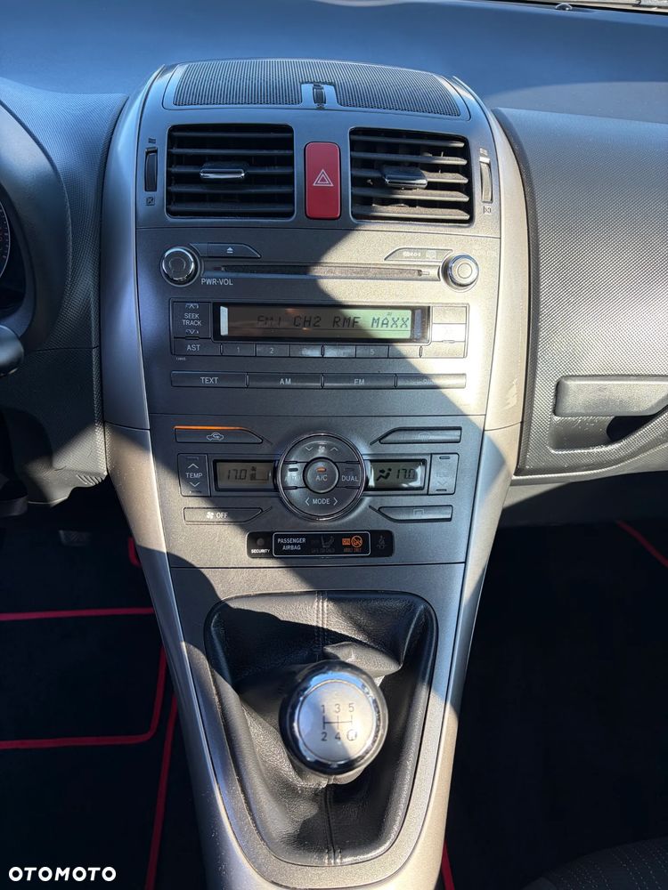 Toyota Auris 1.6 VVT-i Executive - 21