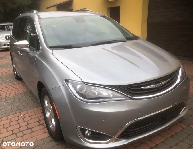 Chrysler Pacifica - 1