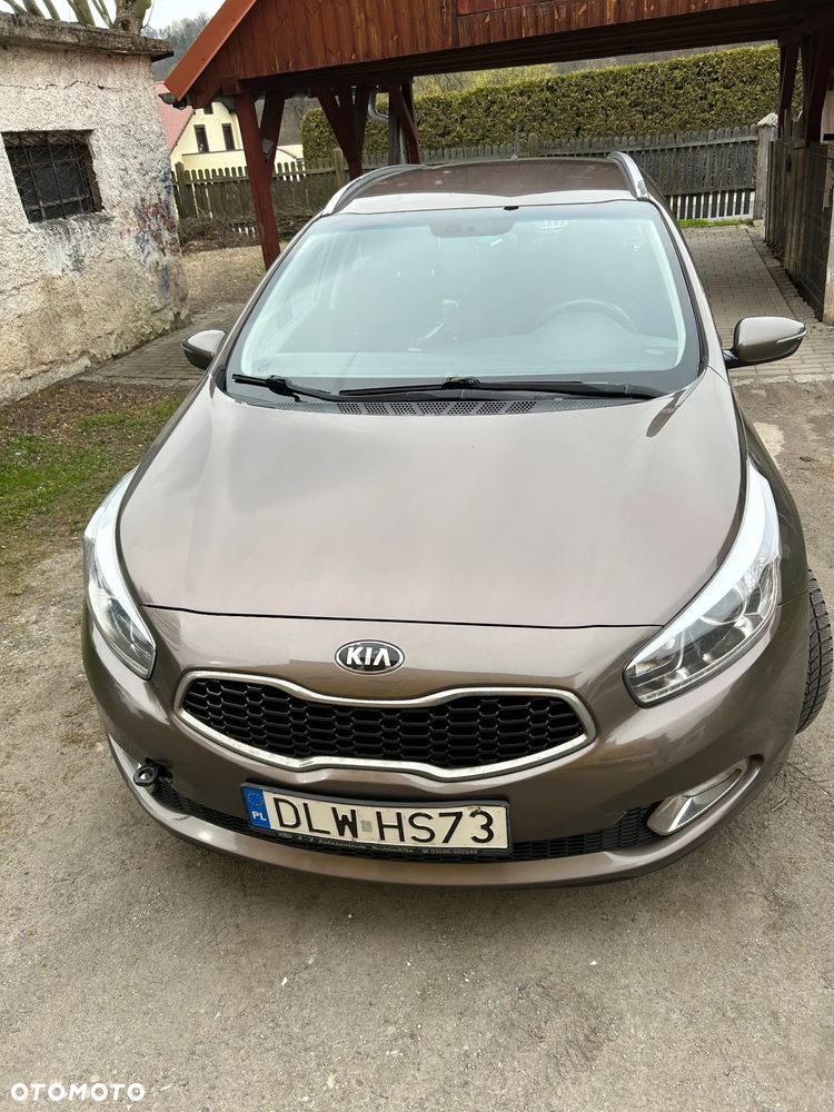 Kia Ceed 1.6 CRDi 128 Dream Team Edition - 1