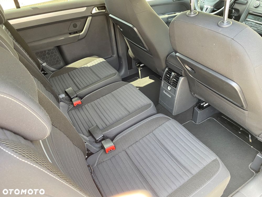 Volkswagen Touran 2.0 TDI DPF BlueMotion Technology Cup - 21