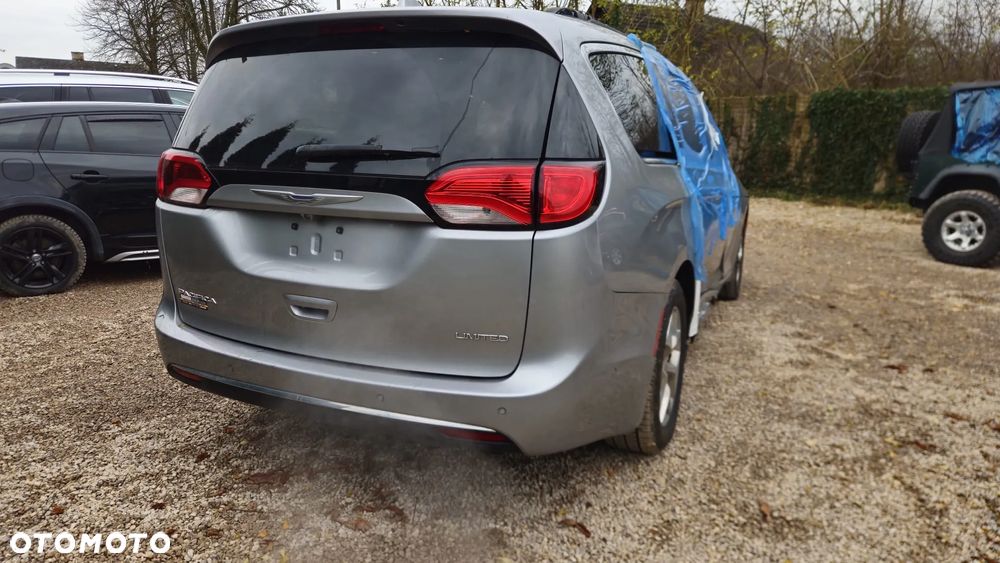 Chrysler Pacifica - 7