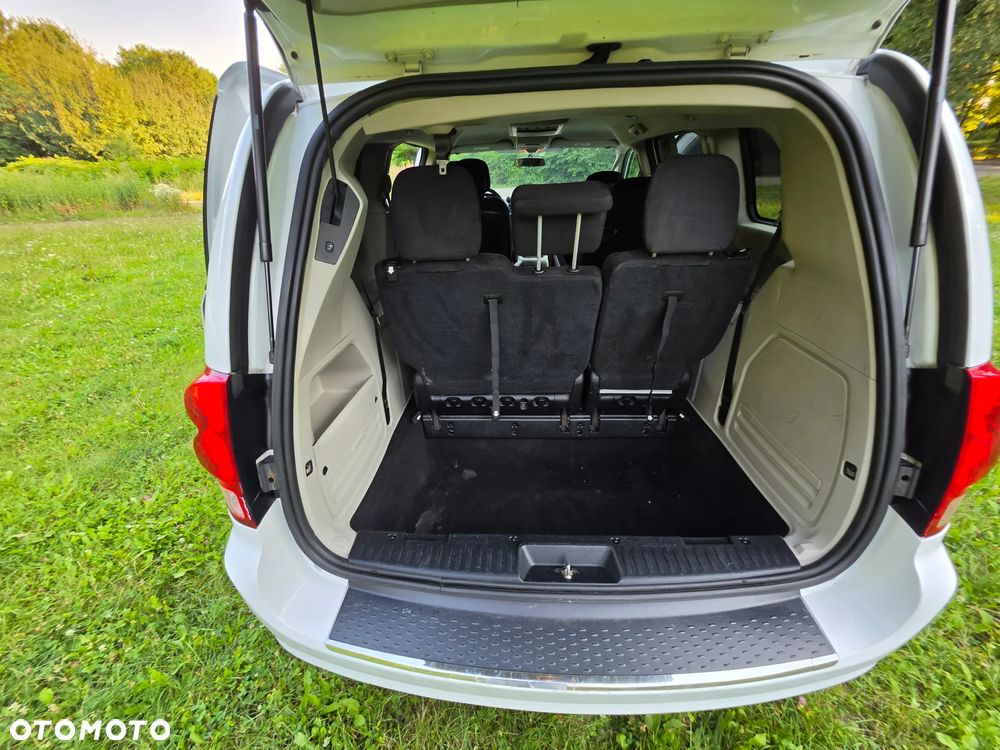 Dodge Grand Caravan - 24