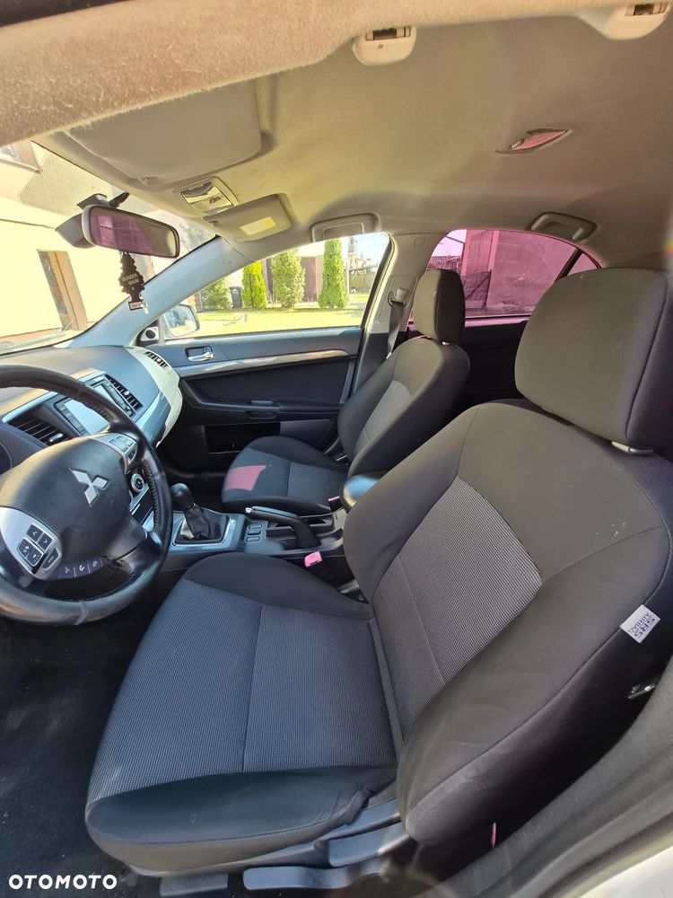 Mitsubishi Lancer - 10