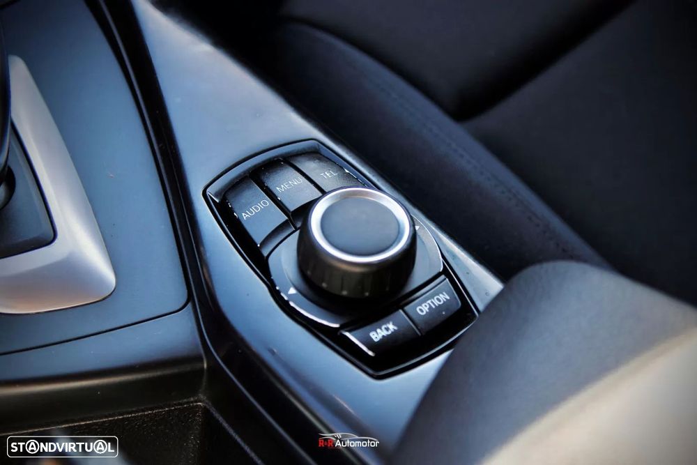 BMW 118 dA Line Sport - 24