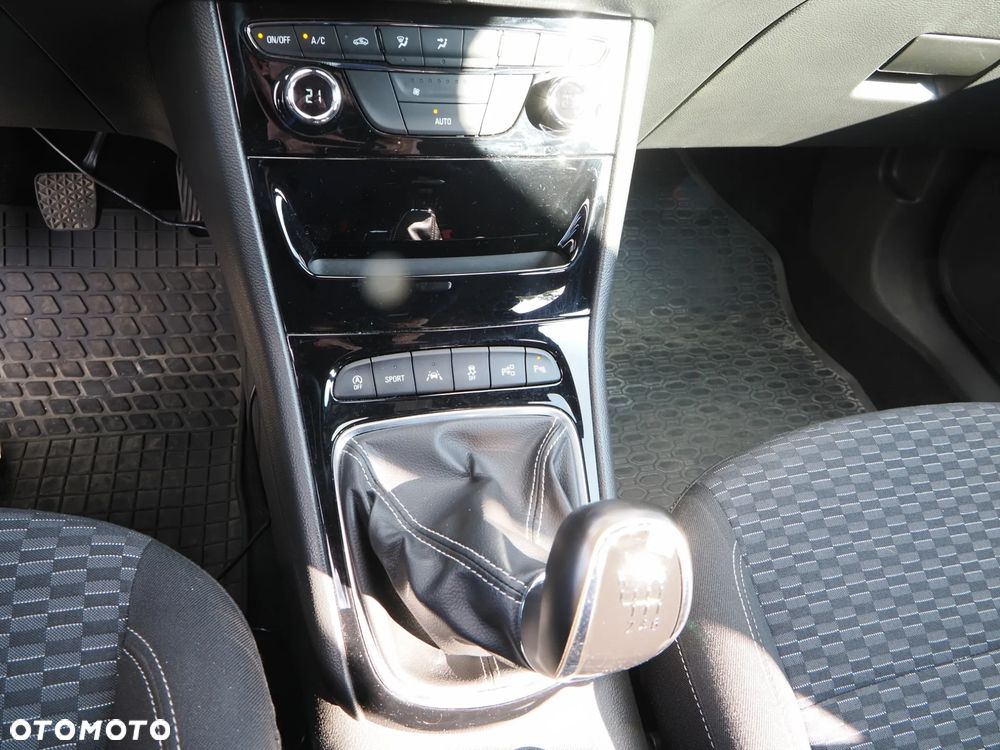 Opel Astra 1.6 T Dynamic S&S - 15
