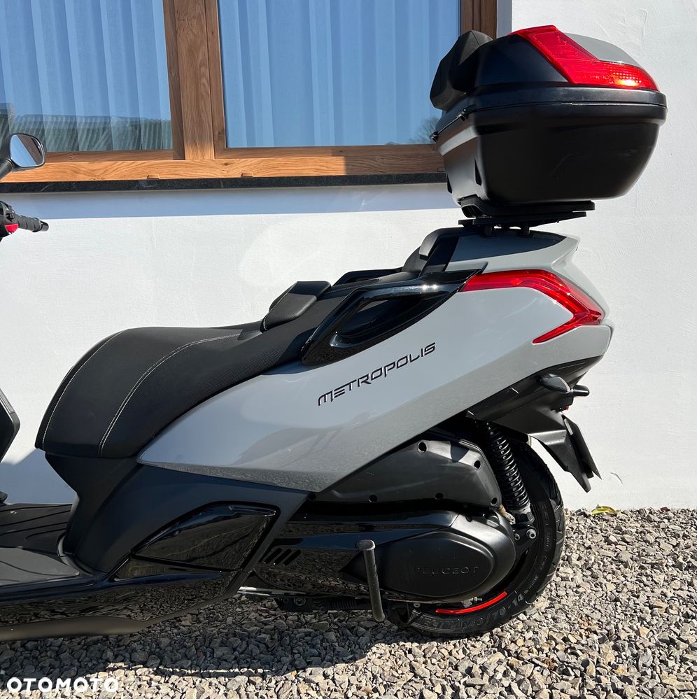Peugeot Metropolis - 8