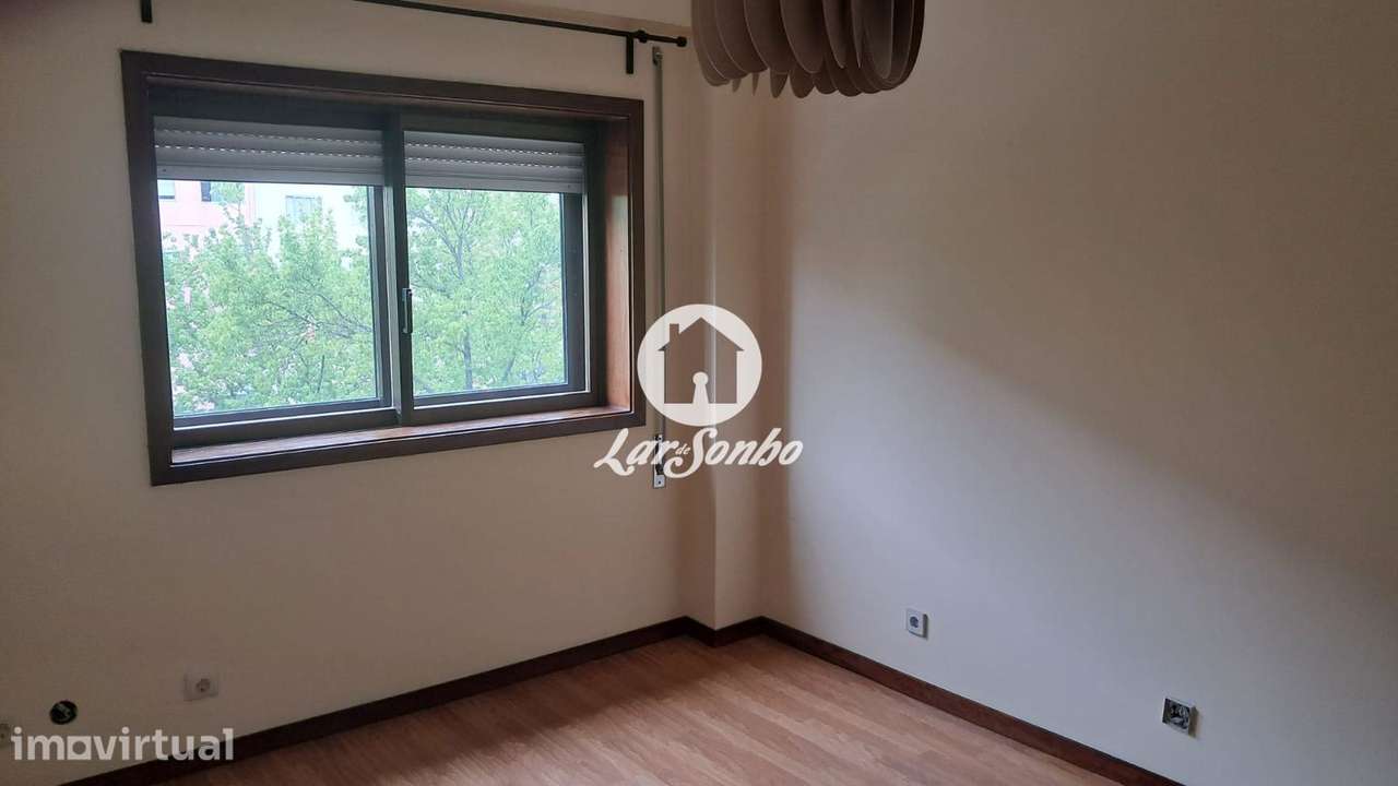 Apartamento T2, na zona da Rua Costa Cabral, junto ao Metro, dispon... - Grande imagem: 4/27