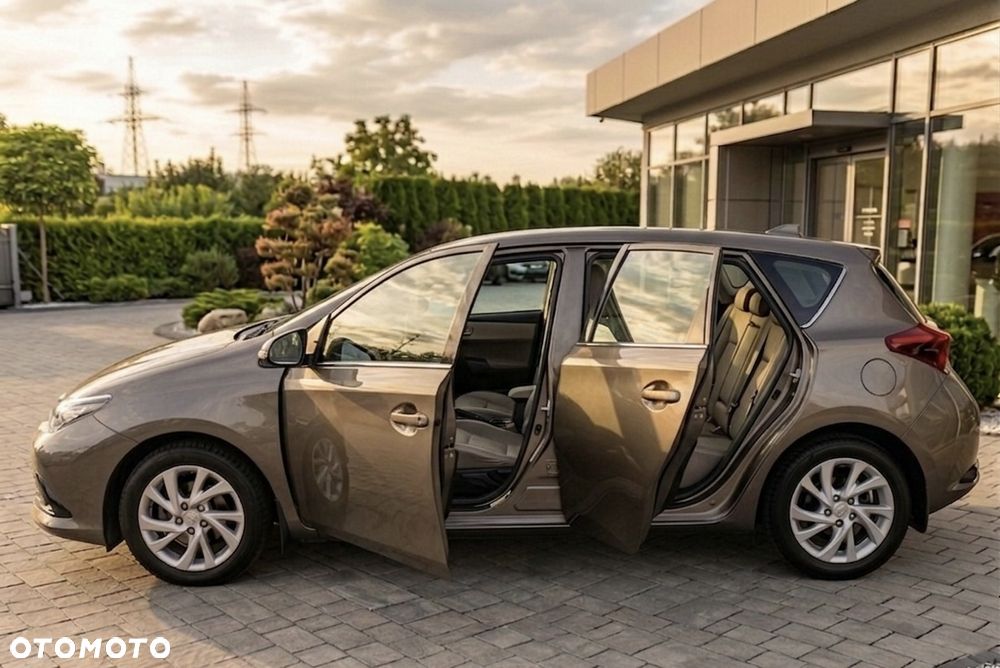 Toyota Auris 1.6 Premium - 11
