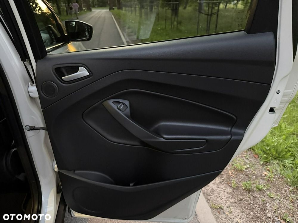 Ford Kuga - 28
