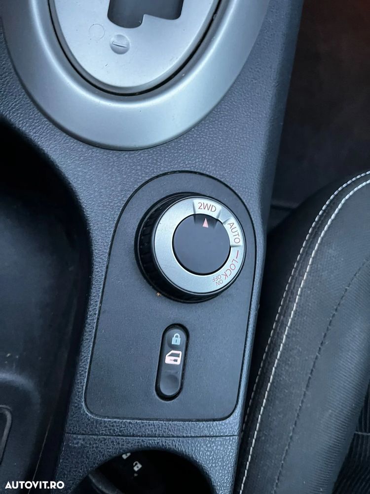 Nissan Qashqai 2.0 dCi DPF 4x4 Aut acenta - 29