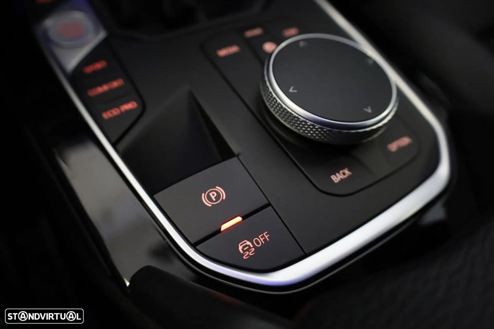 BMW 116 d Pack Desportivo M - 41