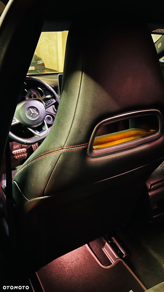 Mercedes-Benz GLA 250 4-Matic AMG Line - 10