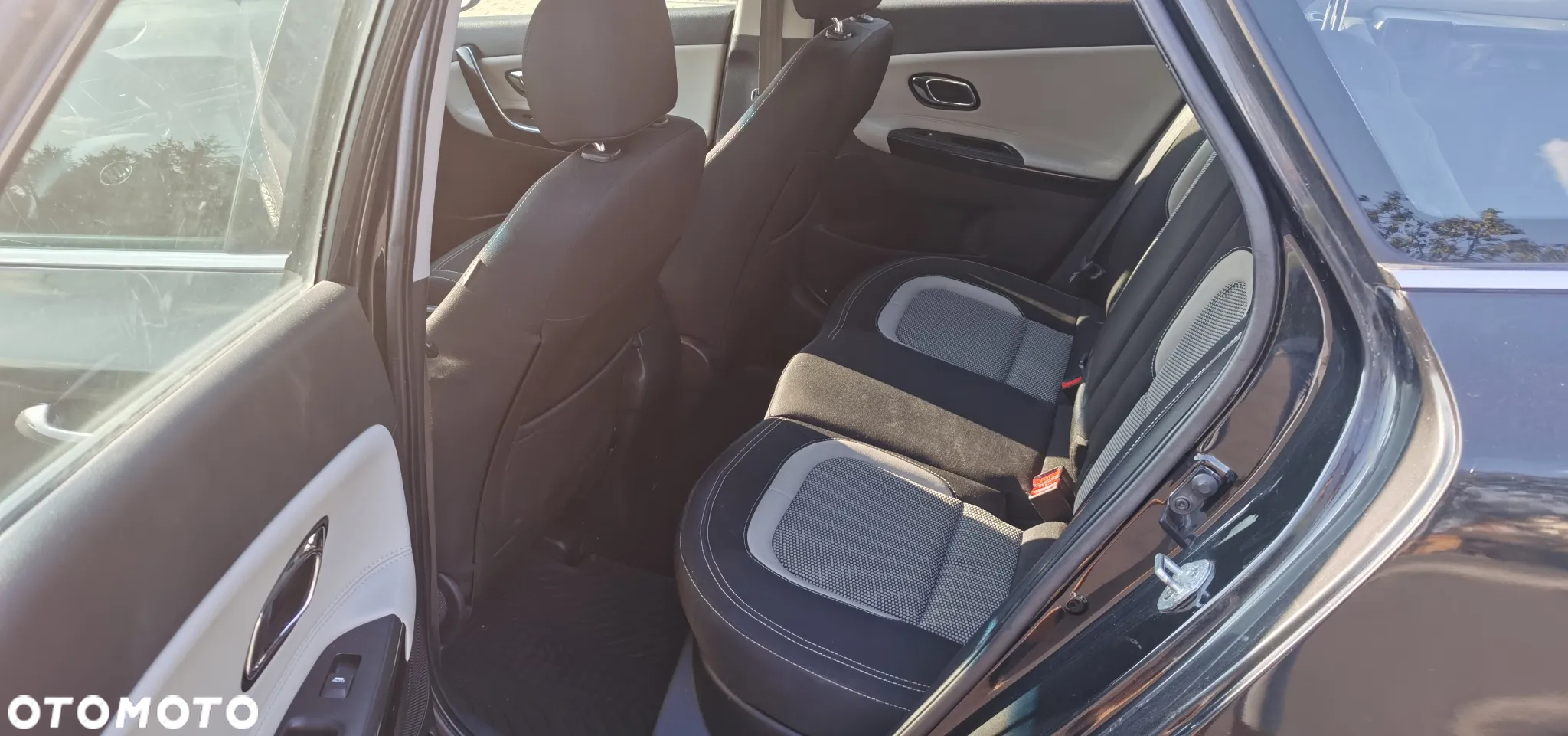 Kia Ceed - 10