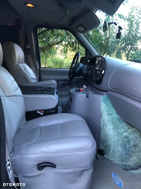 Ford Econoline - 10