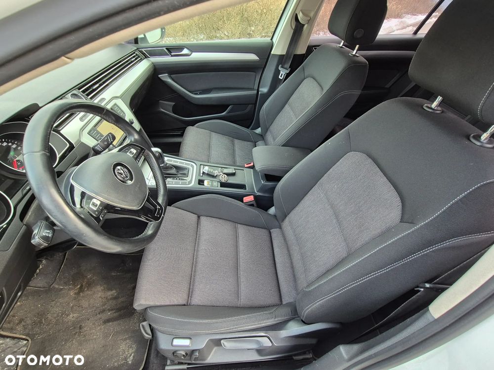 Volkswagen Passat - 11