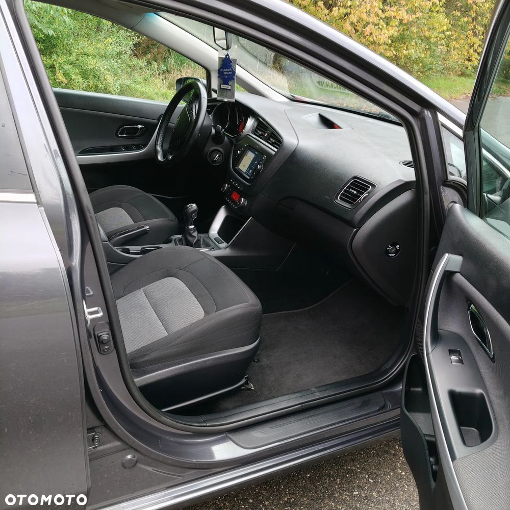Kia Ceed 1.6 GDI Dream Team Edition - 25