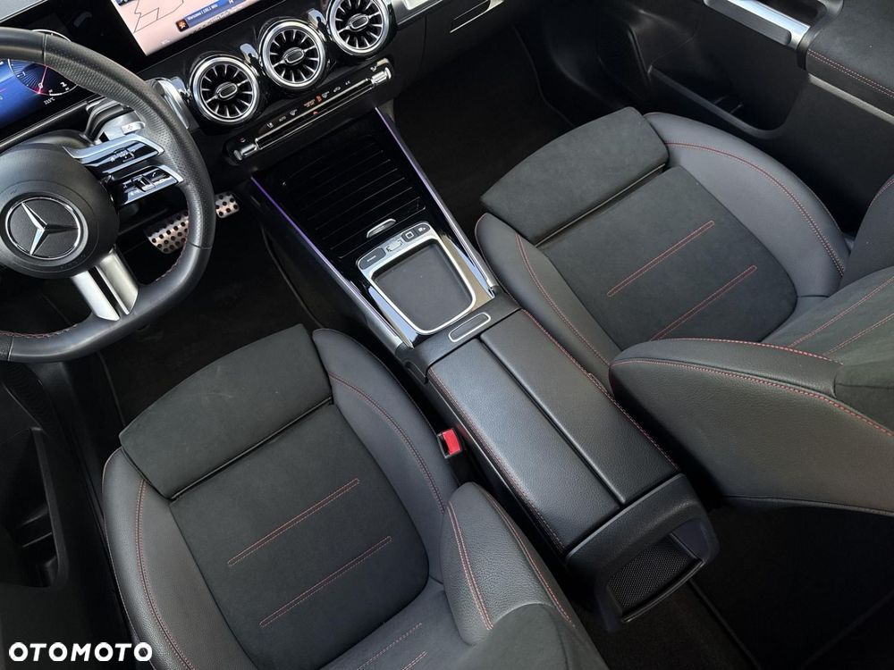 Mercedes-Benz GLB - 16