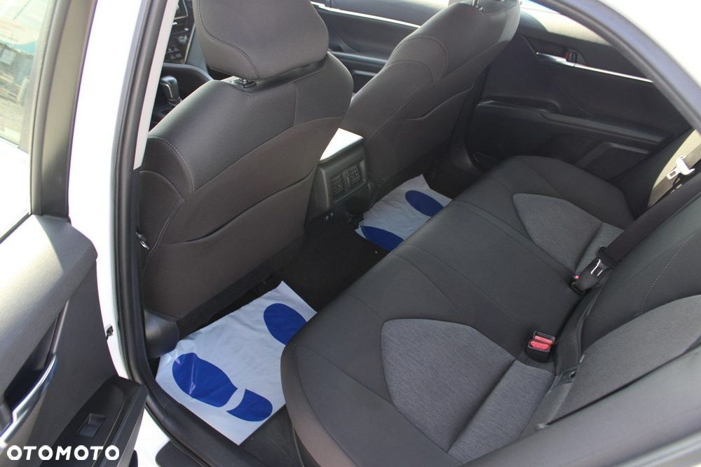 Toyota Camry - 12