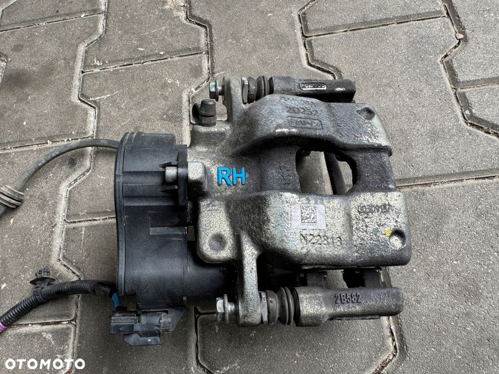 Zacisk hamulcowy tylny prawy TRANSIT CUSTOM MK2 24r PZ31-2D250-AC - 1