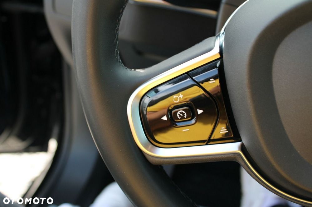 Volvo XC 90 B5 D AWD Geartronic Momentum - 25