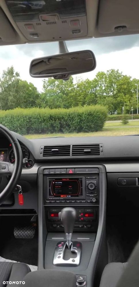 Audi A4 Limousine - 8