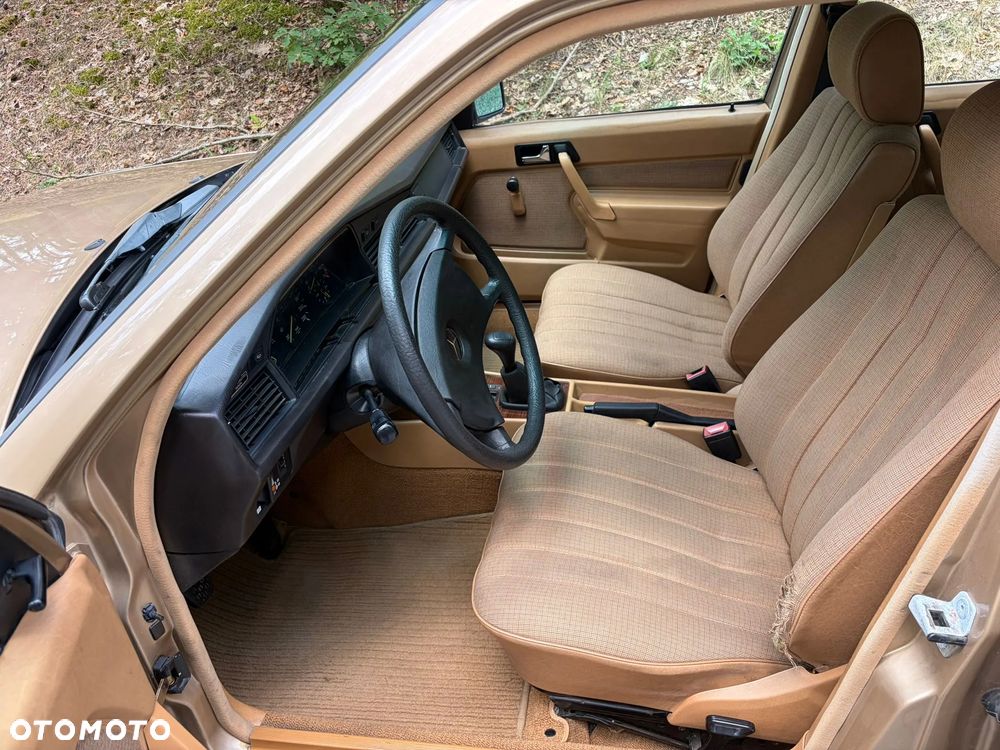 Mercedes-Benz W201 (190) - 16