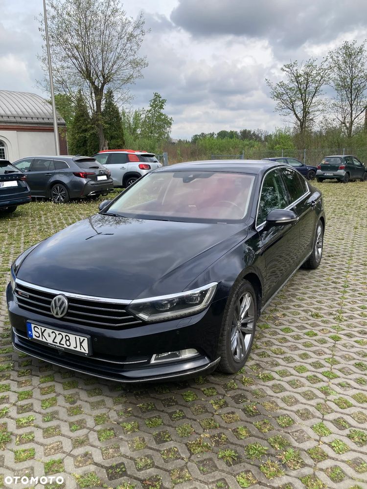 Volkswagen Passat - 1