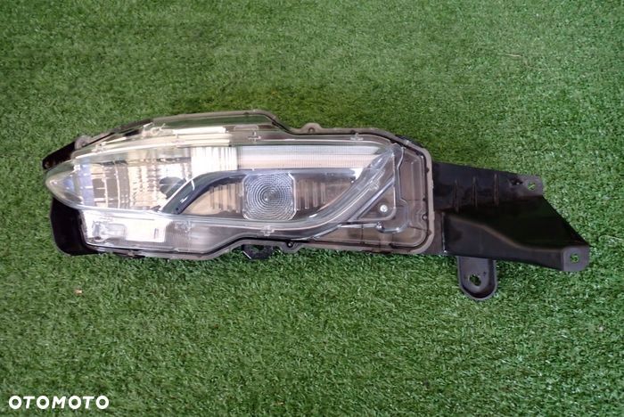 TOYOTA YARIS IV CROSS 20- halogen lewy - 1