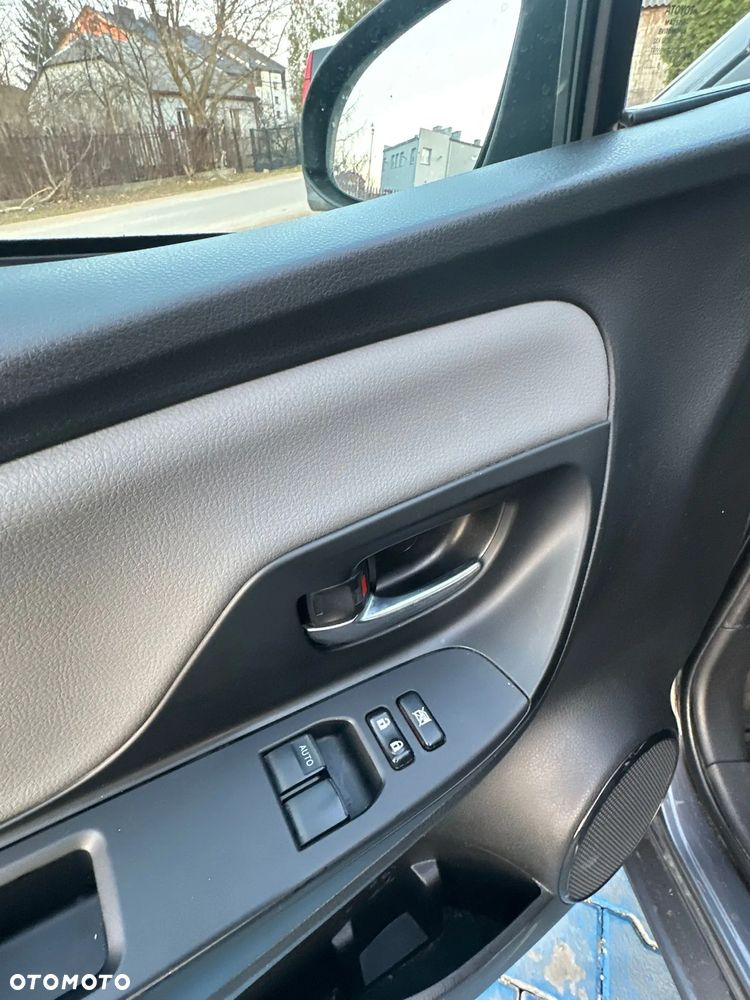 Toyota Yaris Hybrid 100 Premium - 16