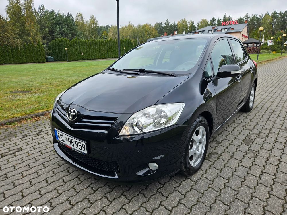 Toyota Auris 1.33 VVT-i Terra Start - 1