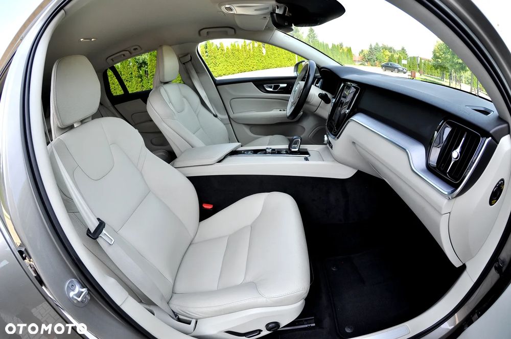 Volvo V60 B4 D Geartronic Momentum - 25