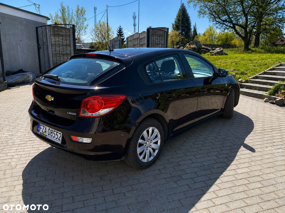 Chevrolet Cruze 1.6 LS+ - 6